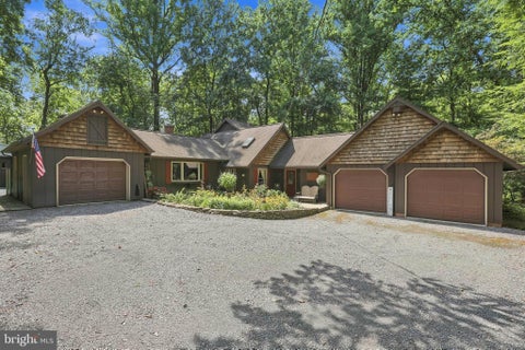 Homes For Sale - 307 Dead End Road<br/> LITITZ, PA 17543
