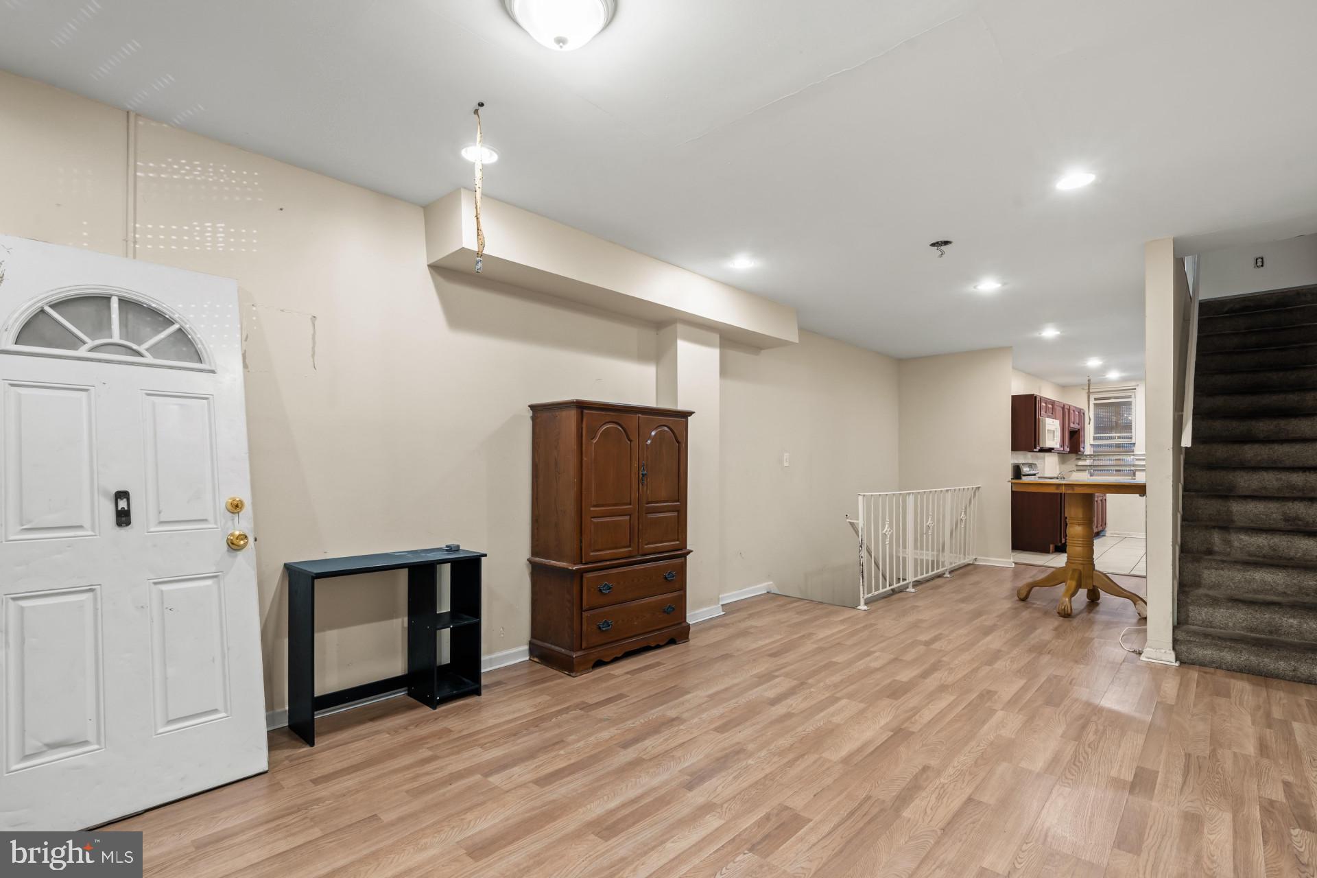 CHARLES VILLAGE - Residential