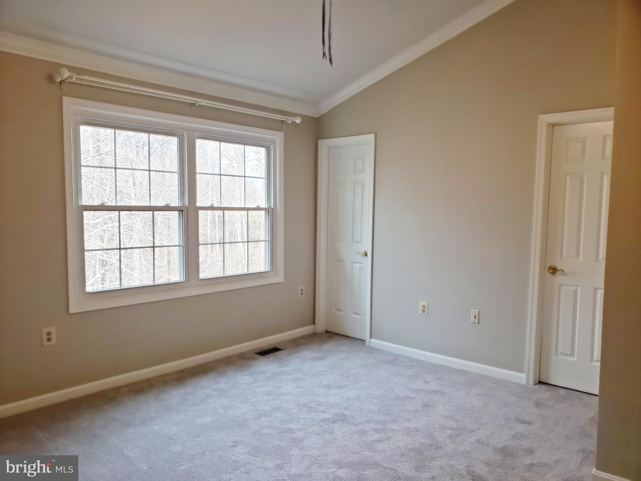 WOODED GLEN - Residential Lease