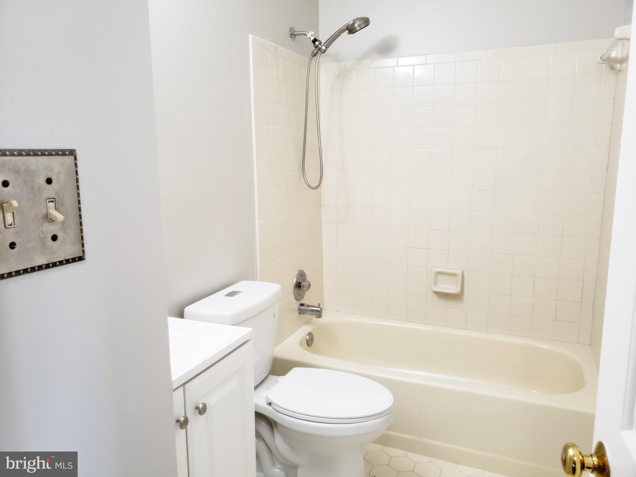 WOODED GLEN - Residential Lease