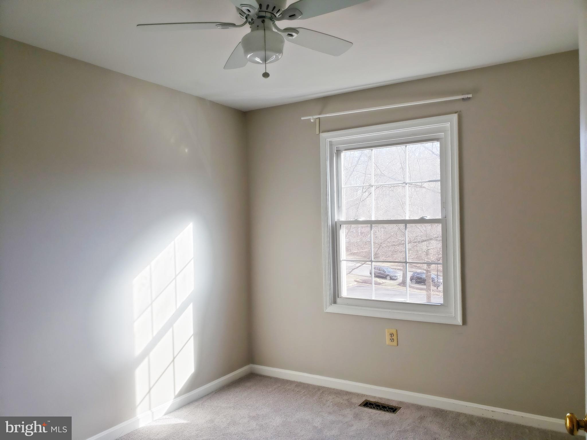 WOODED GLEN - Residential Lease