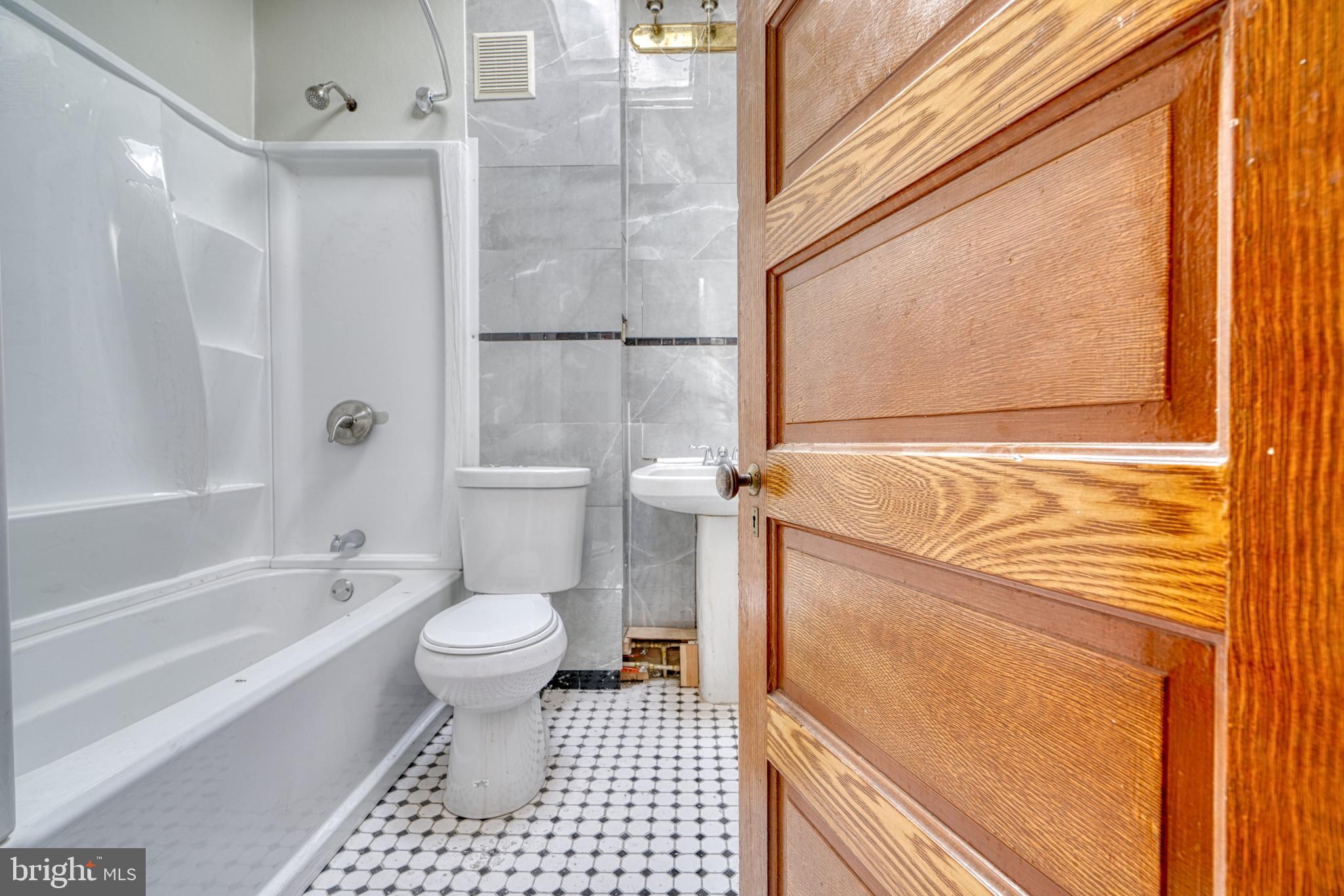 MADISON EASTEND - Residential