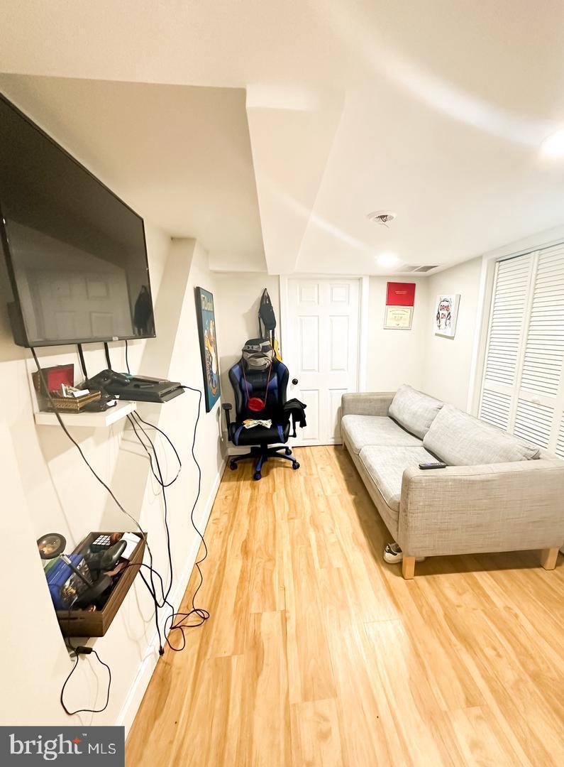 LOWER MOYAMENSING - Residential