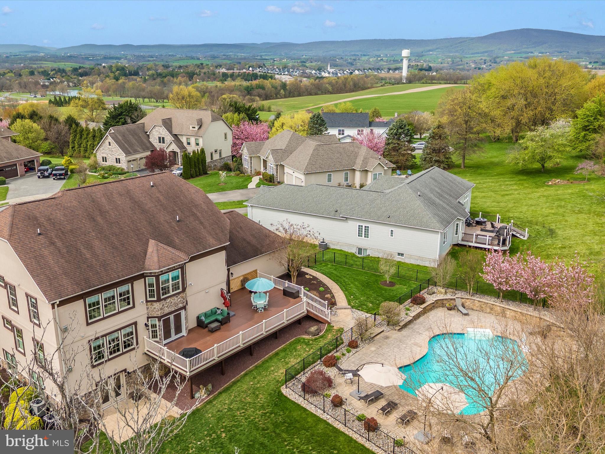 FOXFIELD AT MIDDLETOWN - Residential