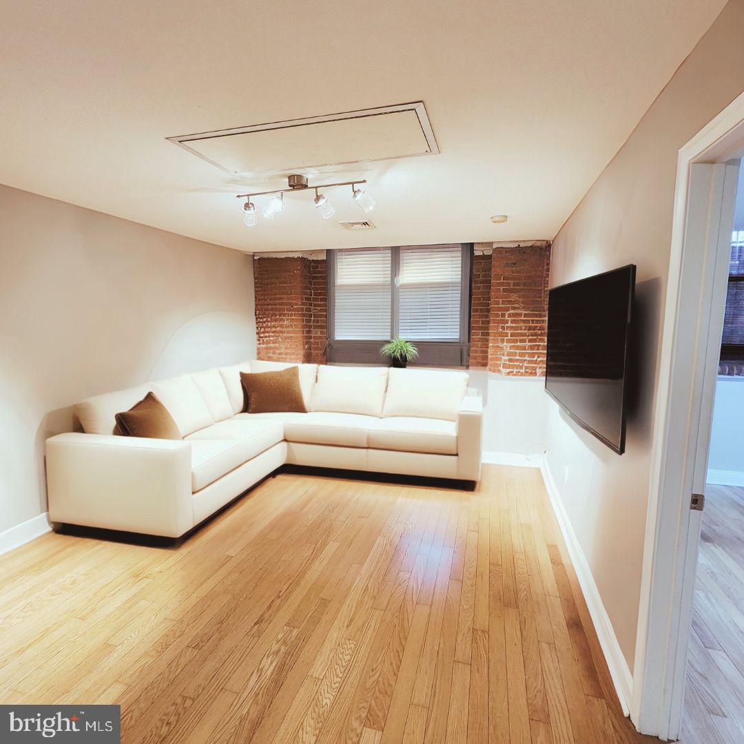 POINT BREEZE - Residential