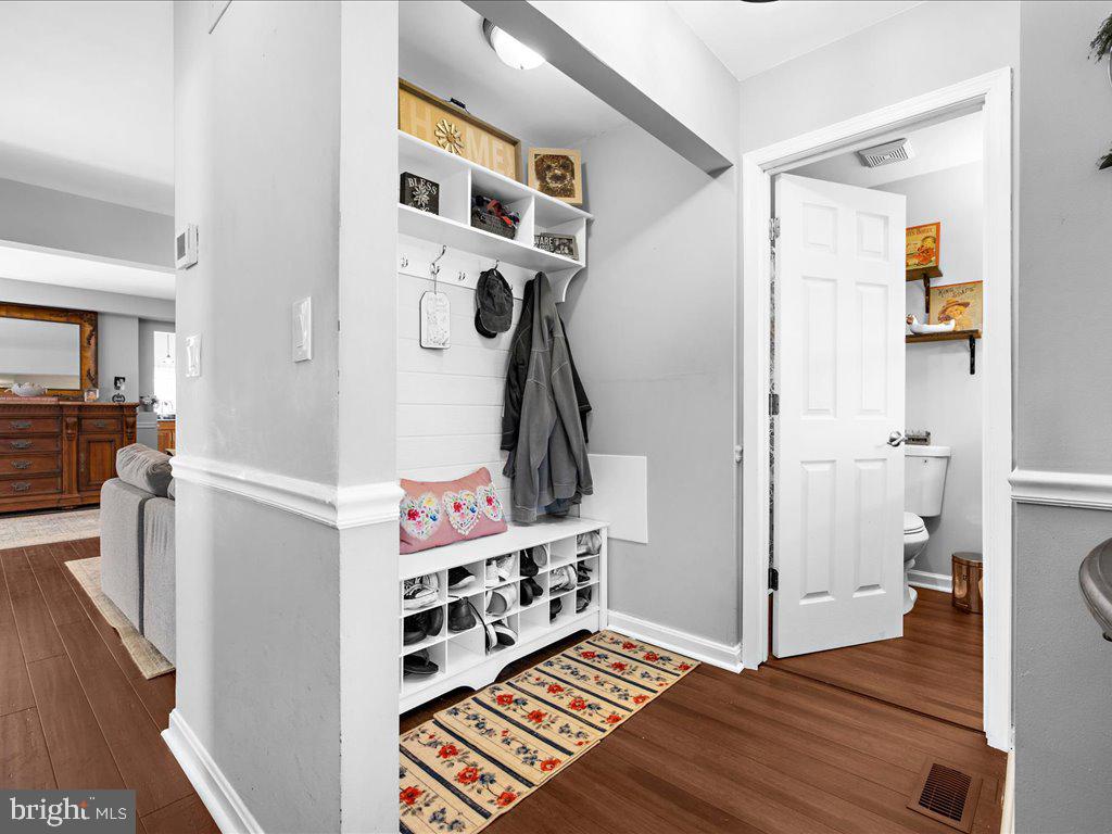 CORNS MANOR - Residential