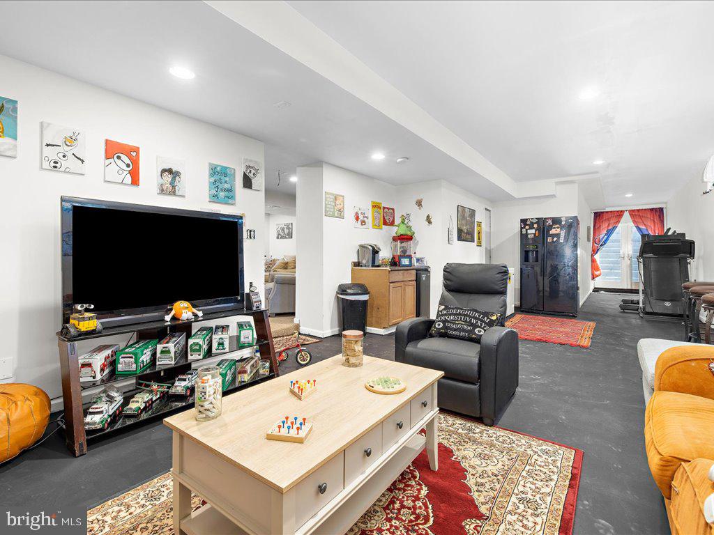 CORNS MANOR - Residential