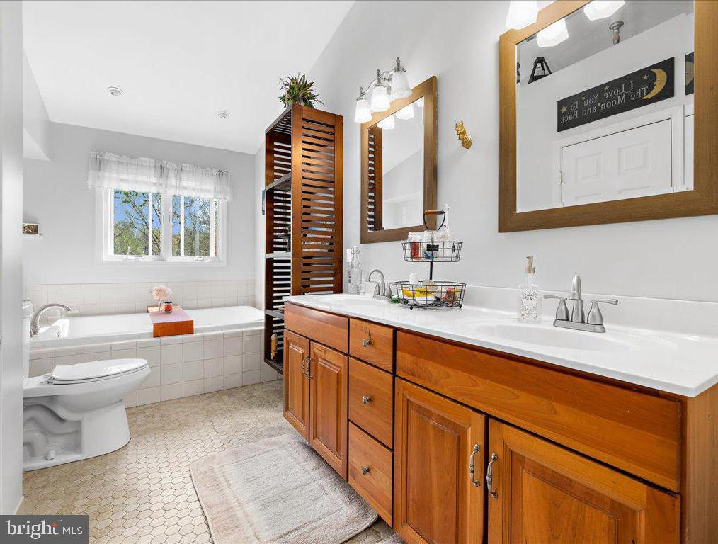 CORNS MANOR - Residential