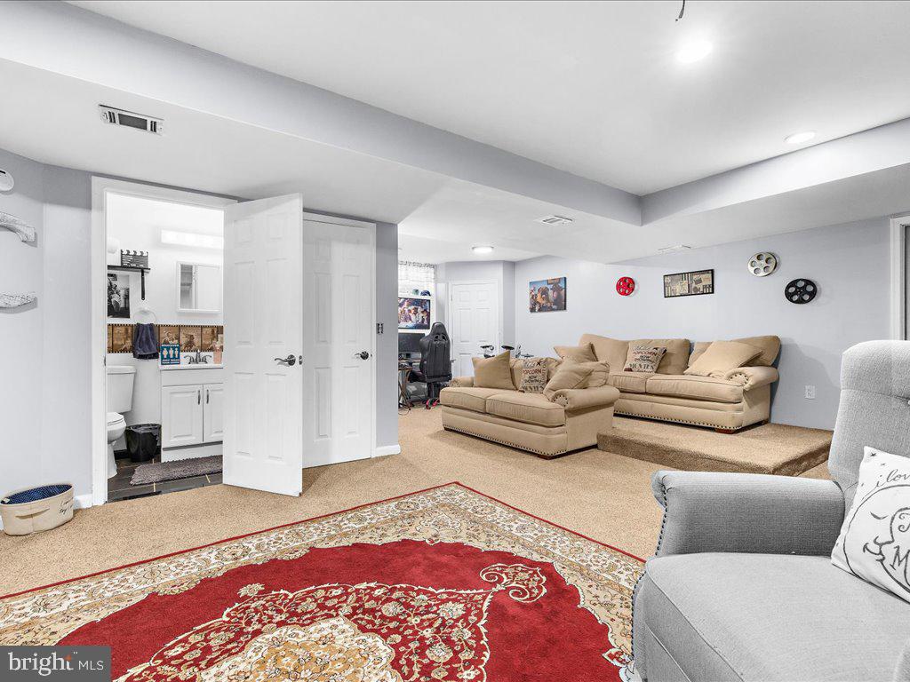 CORNS MANOR - Residential