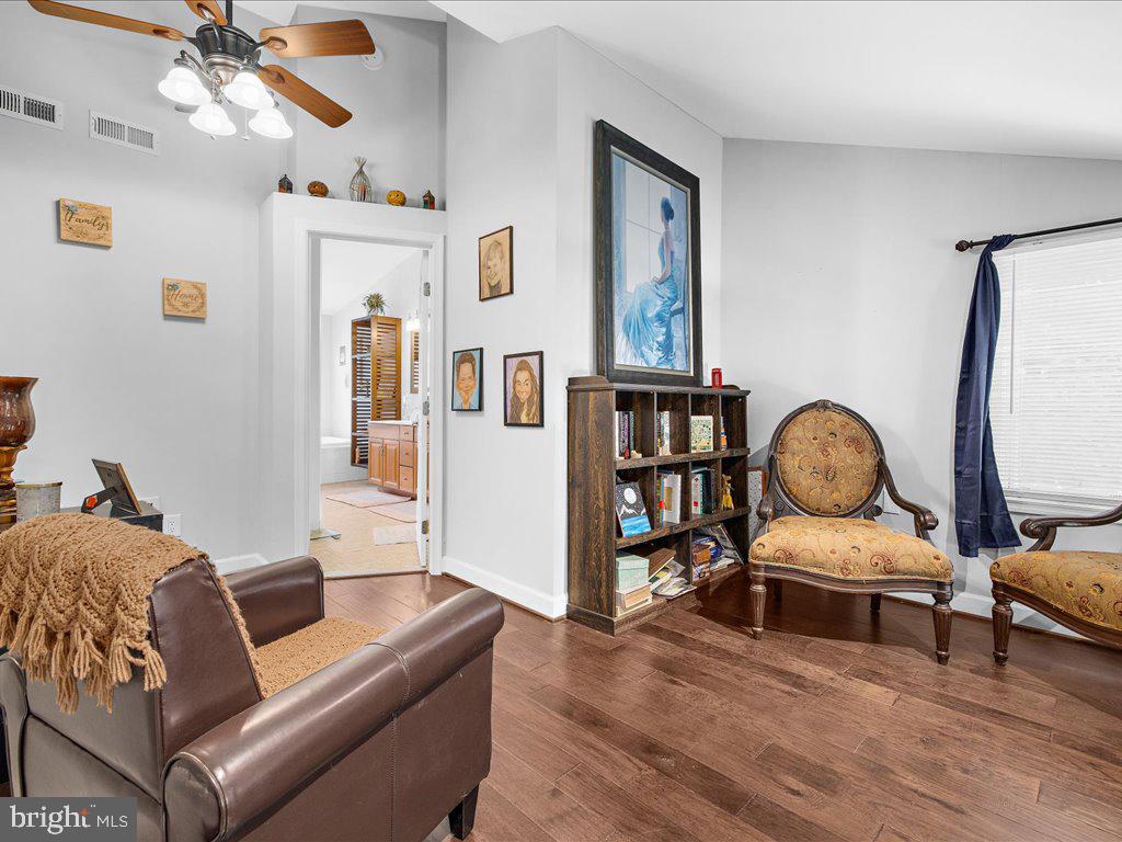 CORNS MANOR - Residential