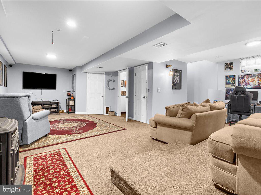 CORNS MANOR - Residential