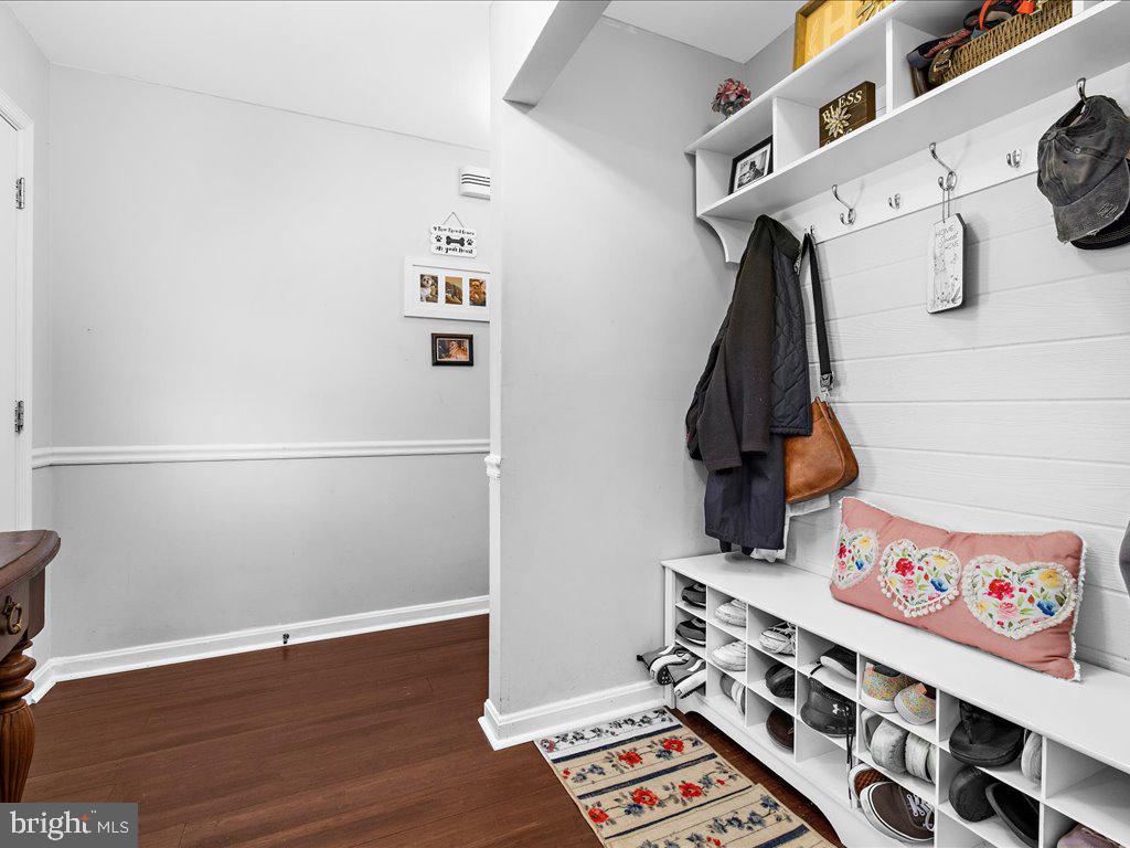 CORNS MANOR - Residential