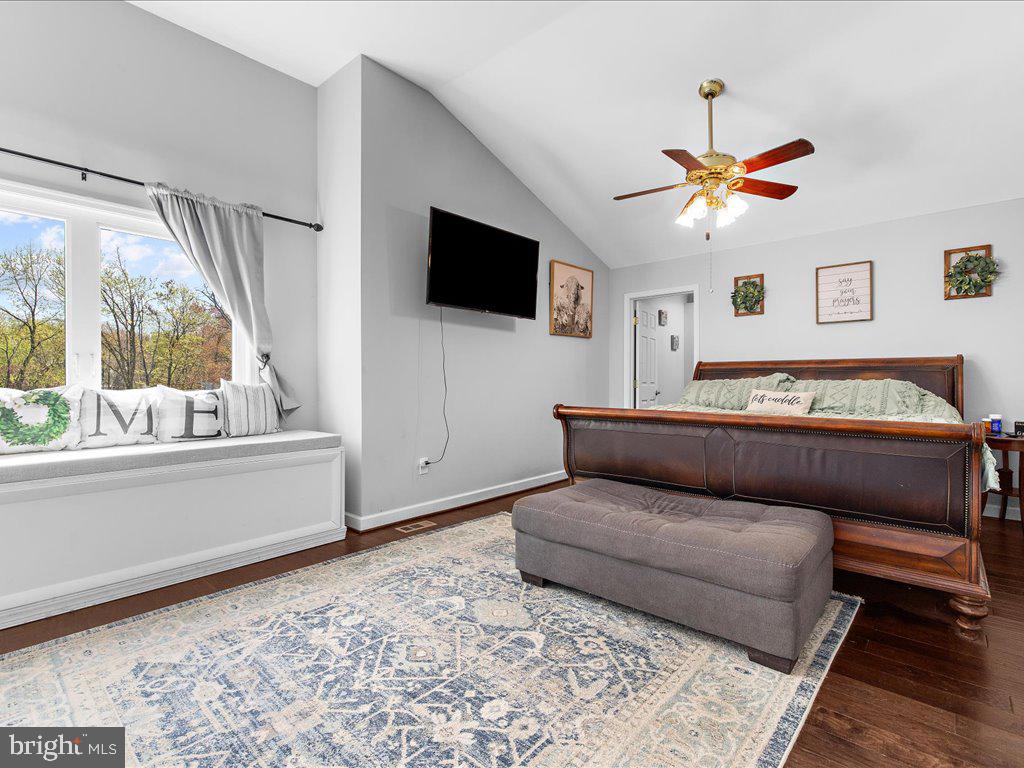 CORNS MANOR - Residential