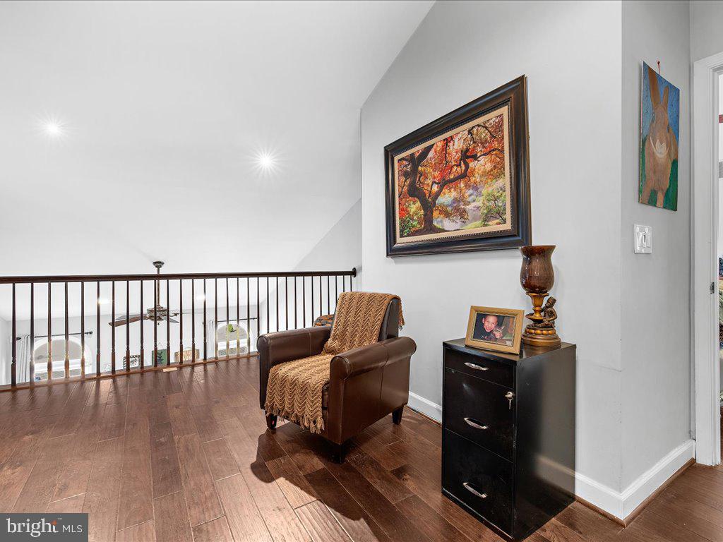 CORNS MANOR - Residential