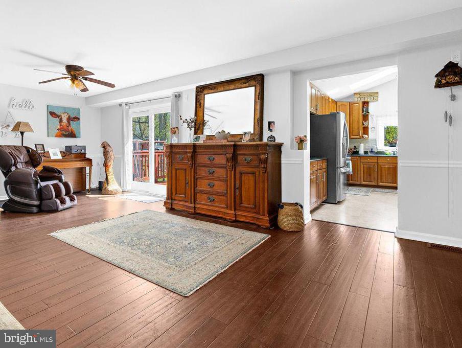 CORNS MANOR - Residential