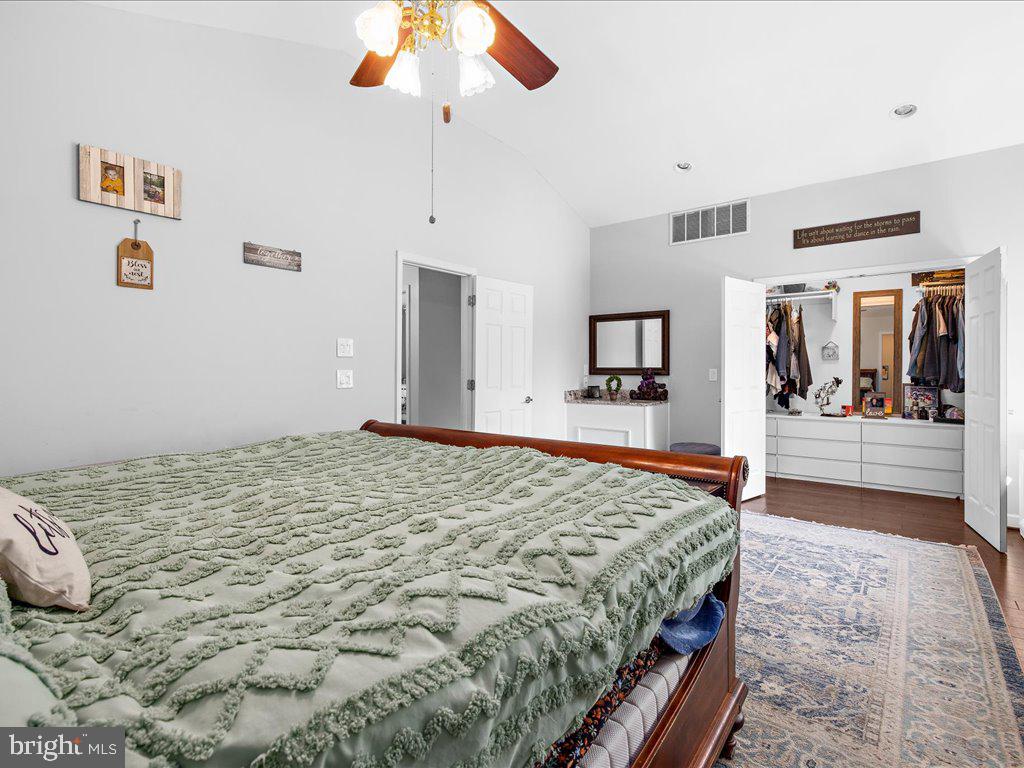 CORNS MANOR - Residential