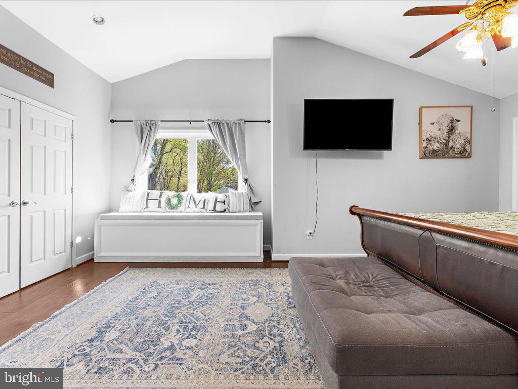 CORNS MANOR - Residential