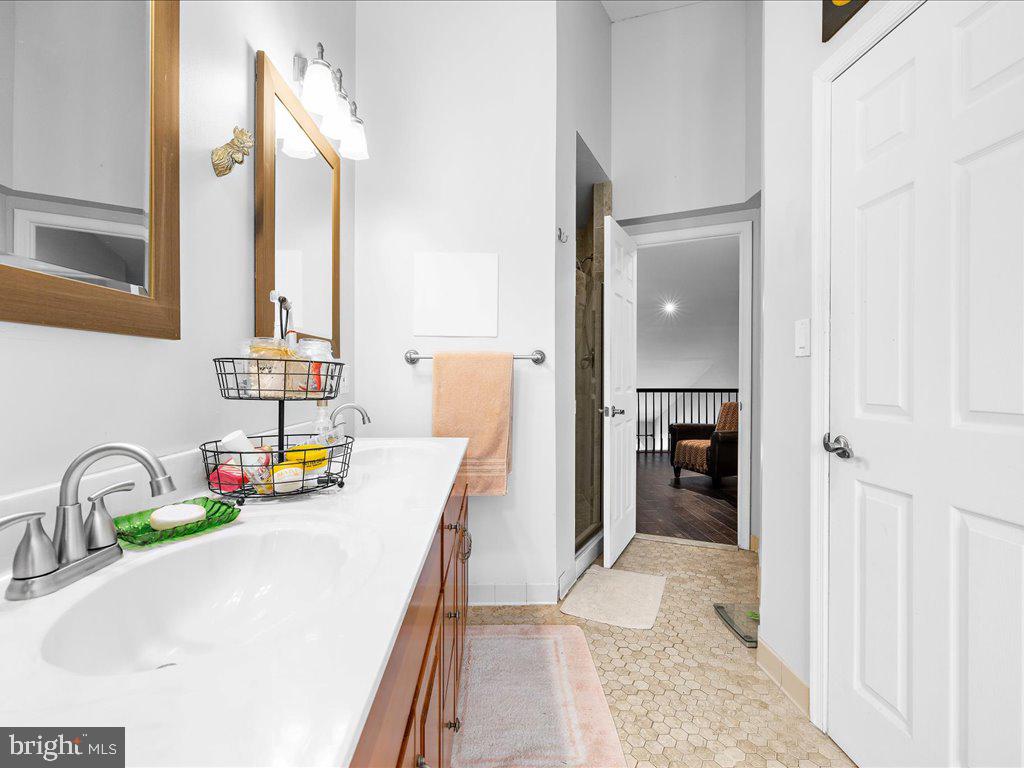 CORNS MANOR - Residential