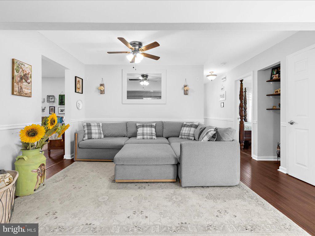 CORNS MANOR - Residential