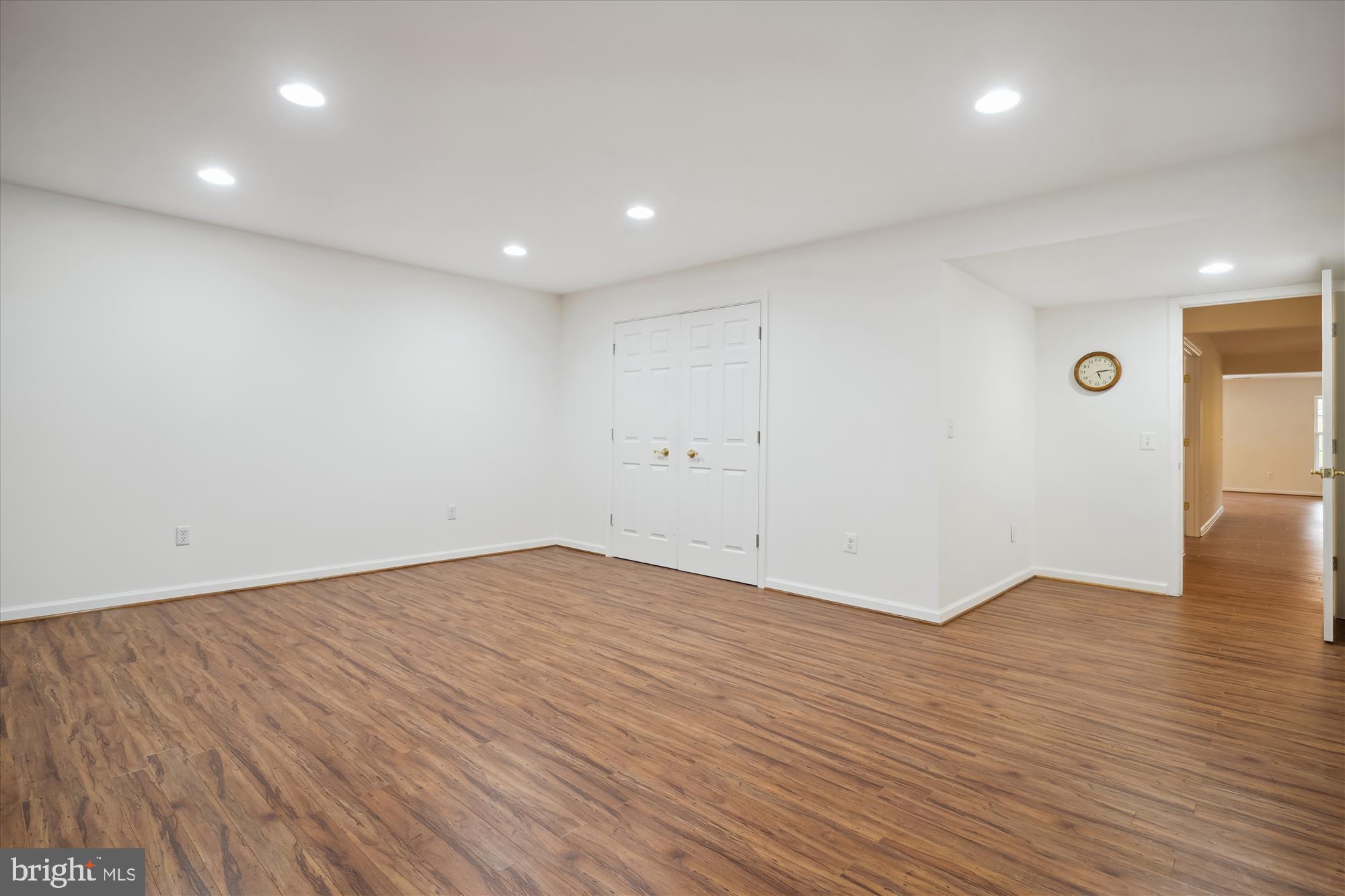 FOUR SEASONS - Residential