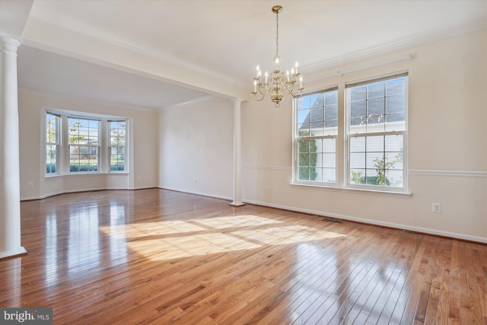 FOUR SEASONS - Residential