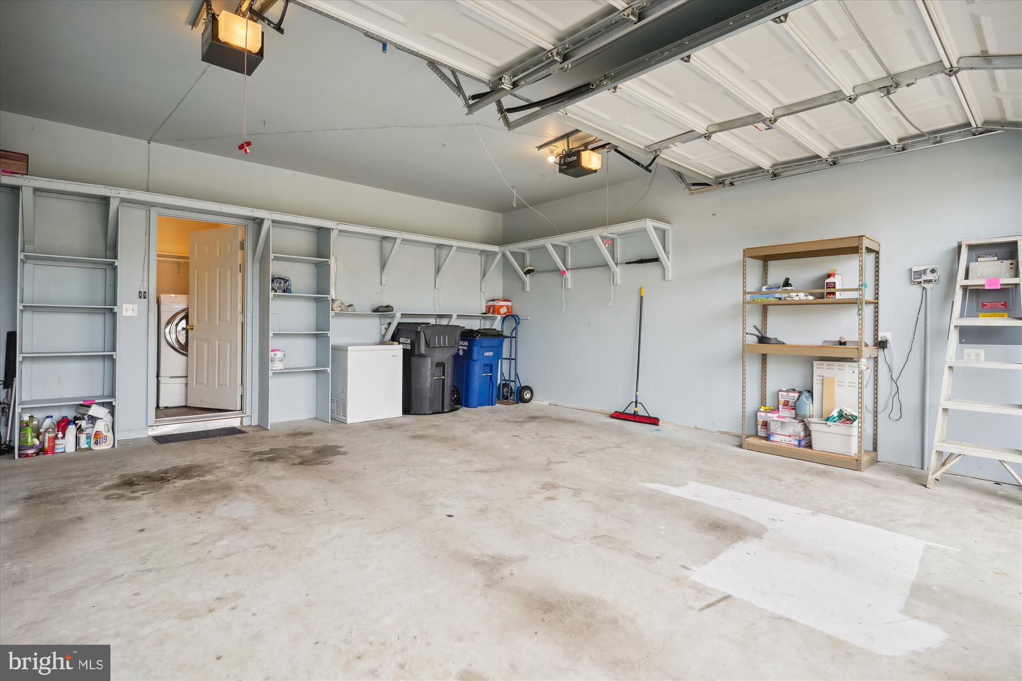 FOUR SEASONS - Residential