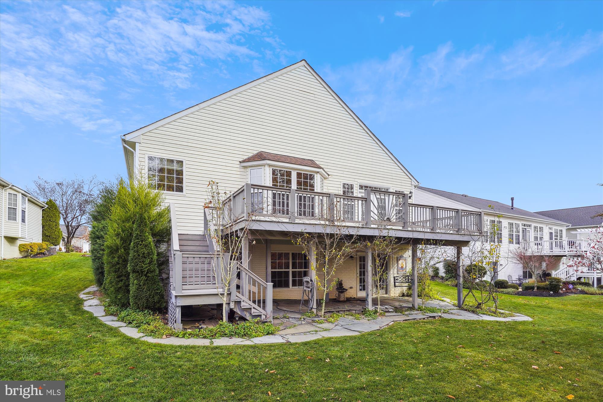 FOUR SEASONS - Residential