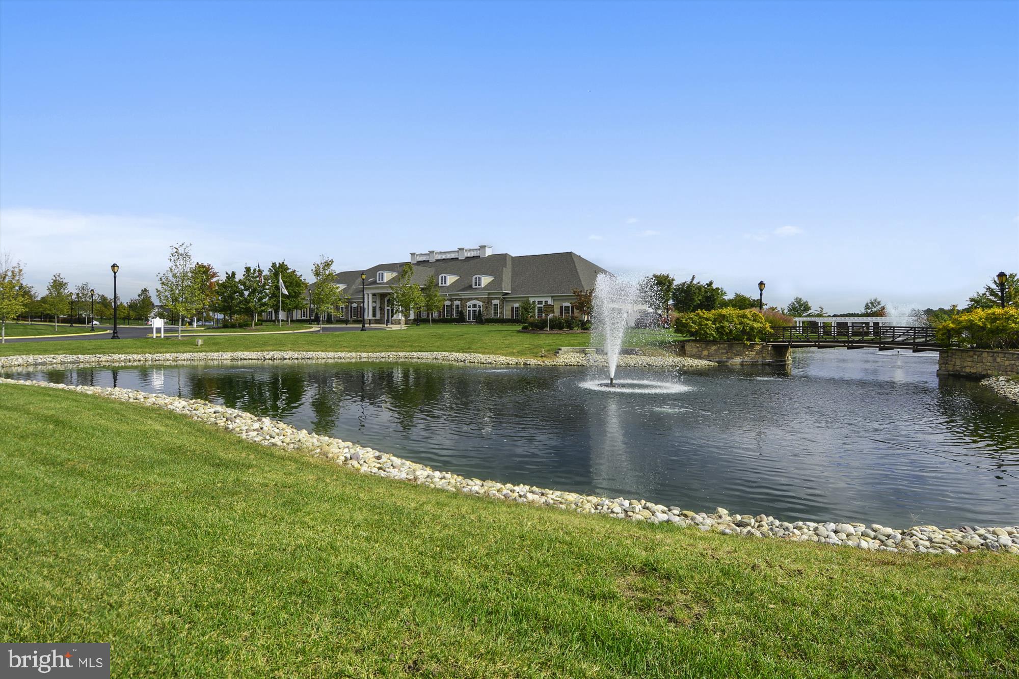 FOUR SEASONS - Residential