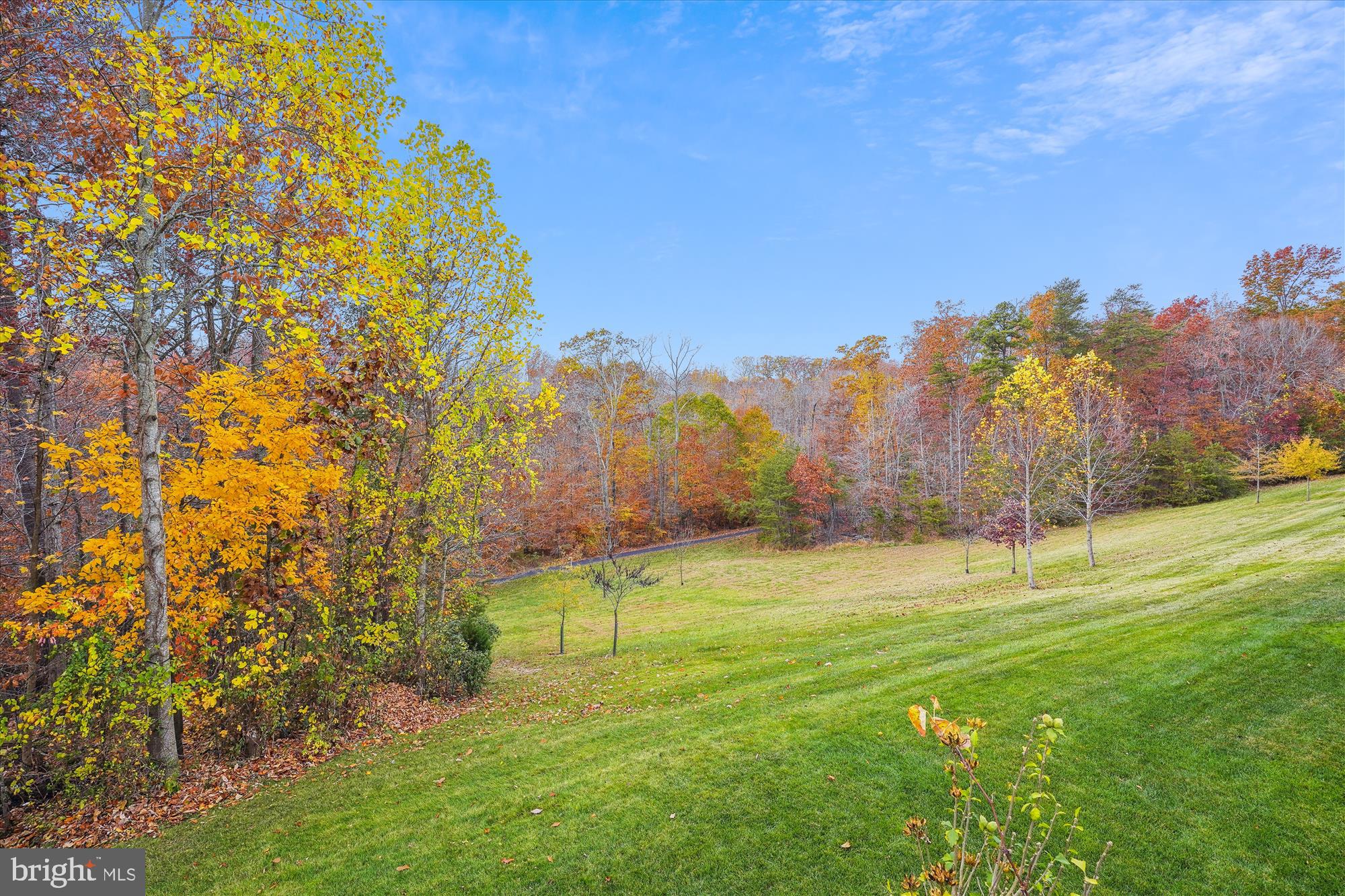 FOUR SEASONS - Residential