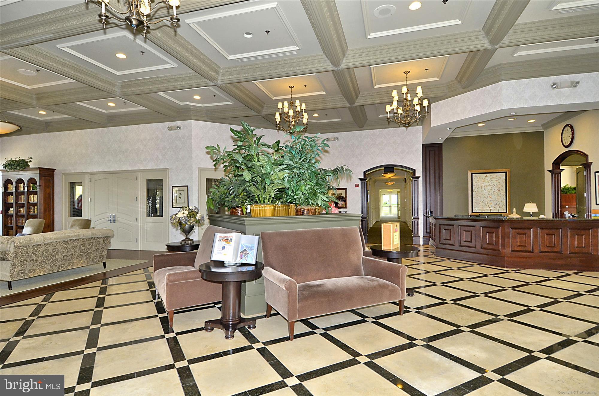 FOUR SEASONS - Residential