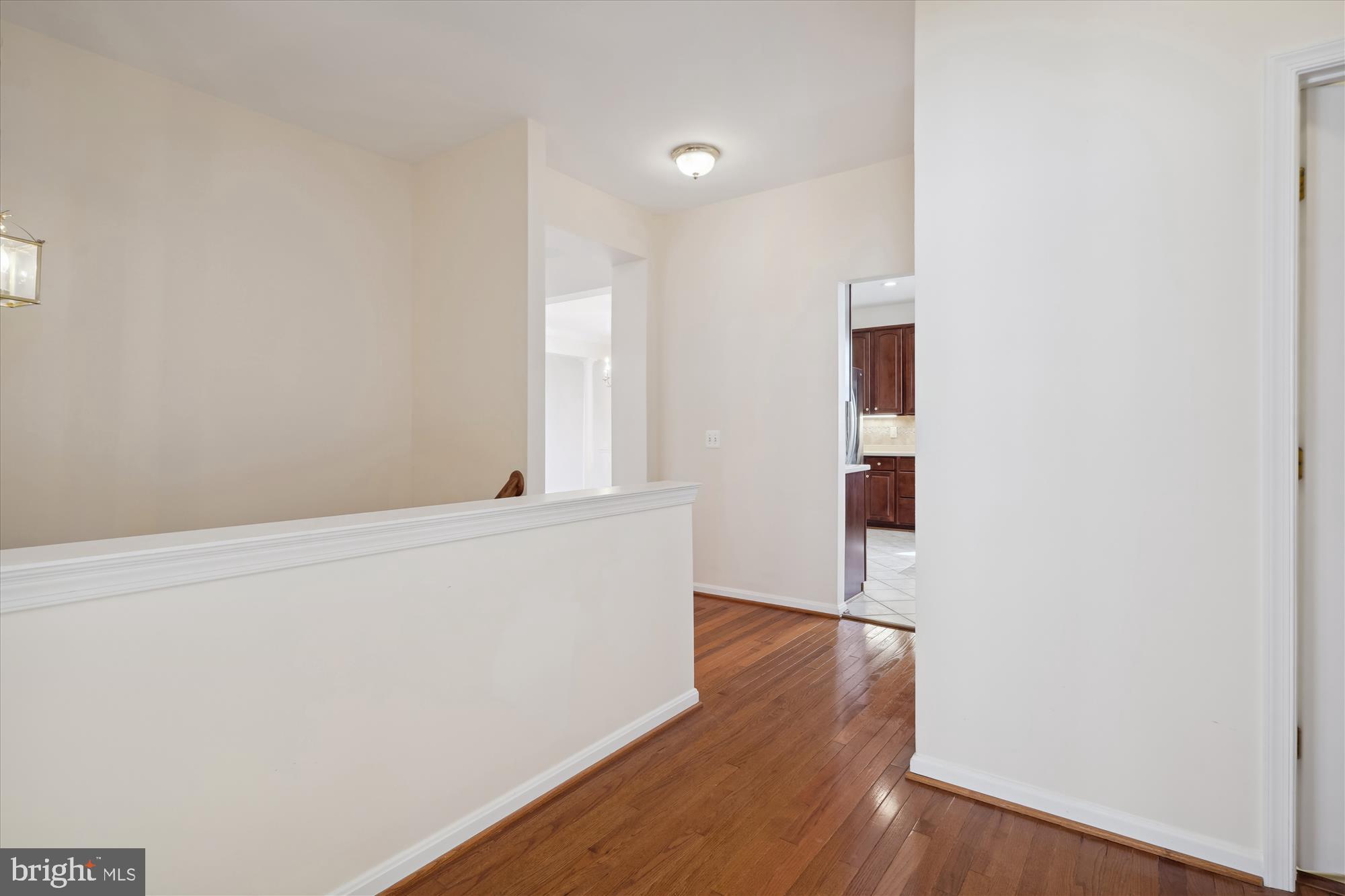 FOUR SEASONS - Residential