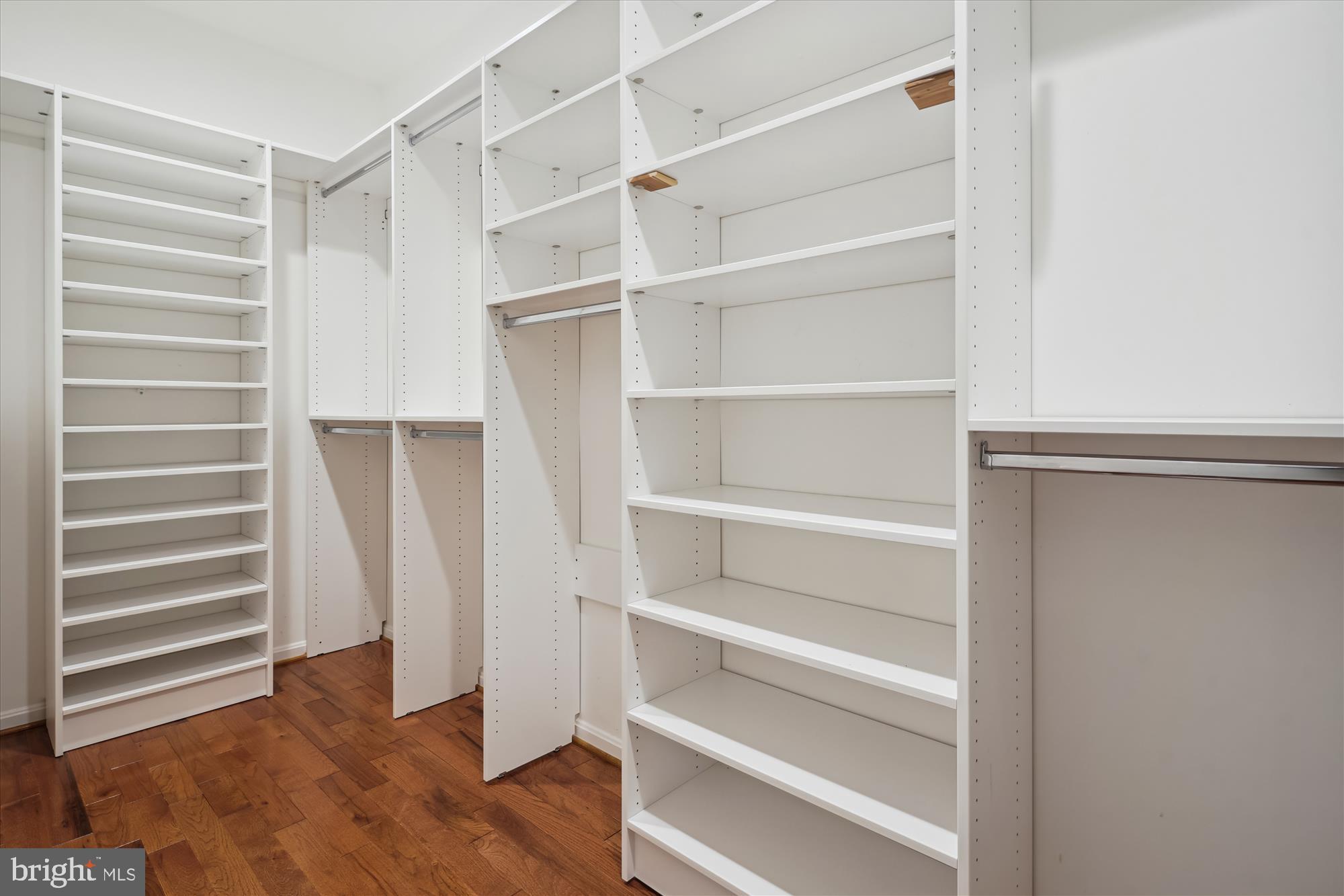 FOUR SEASONS - Residential