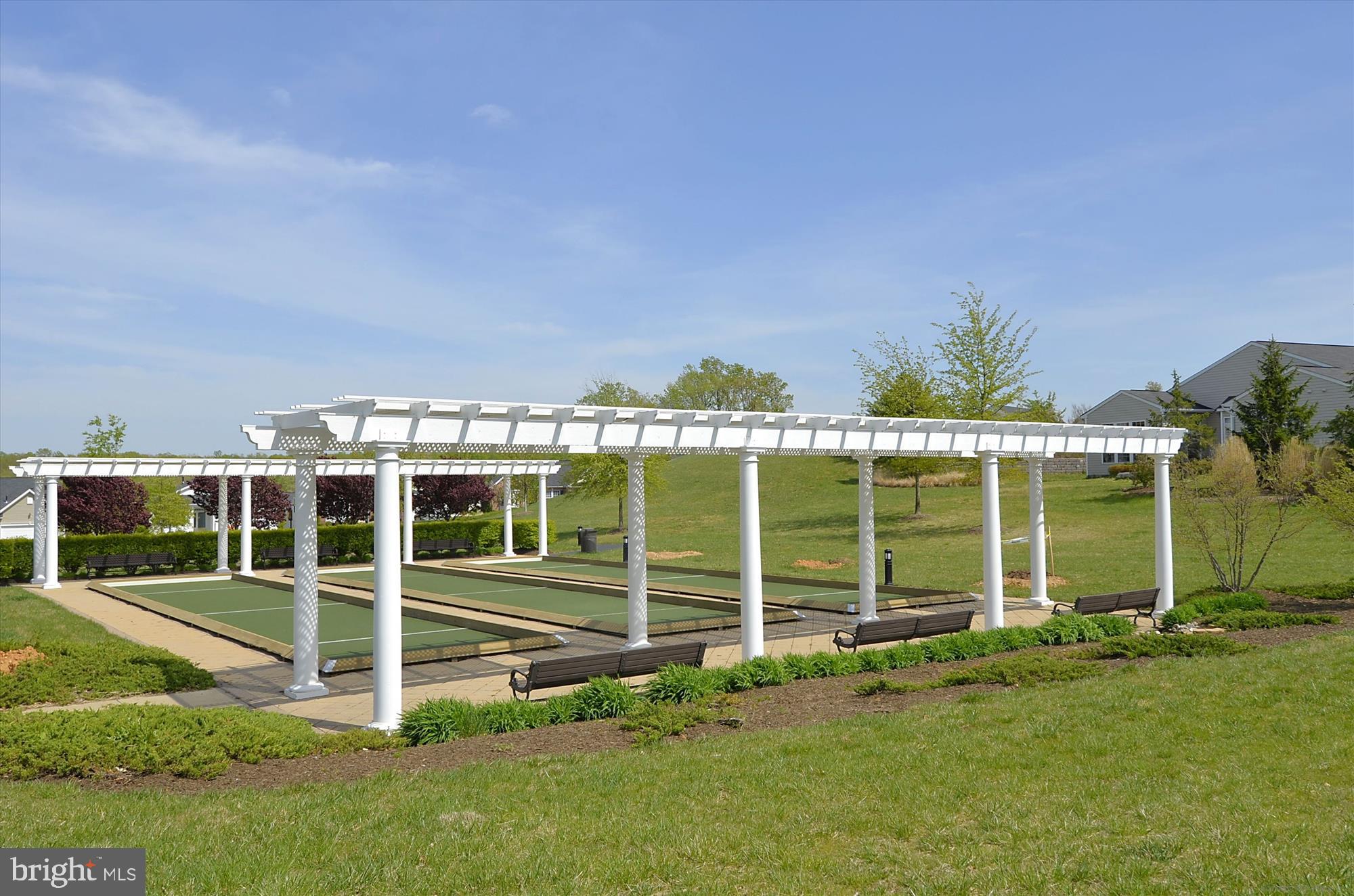 FOUR SEASONS - Residential