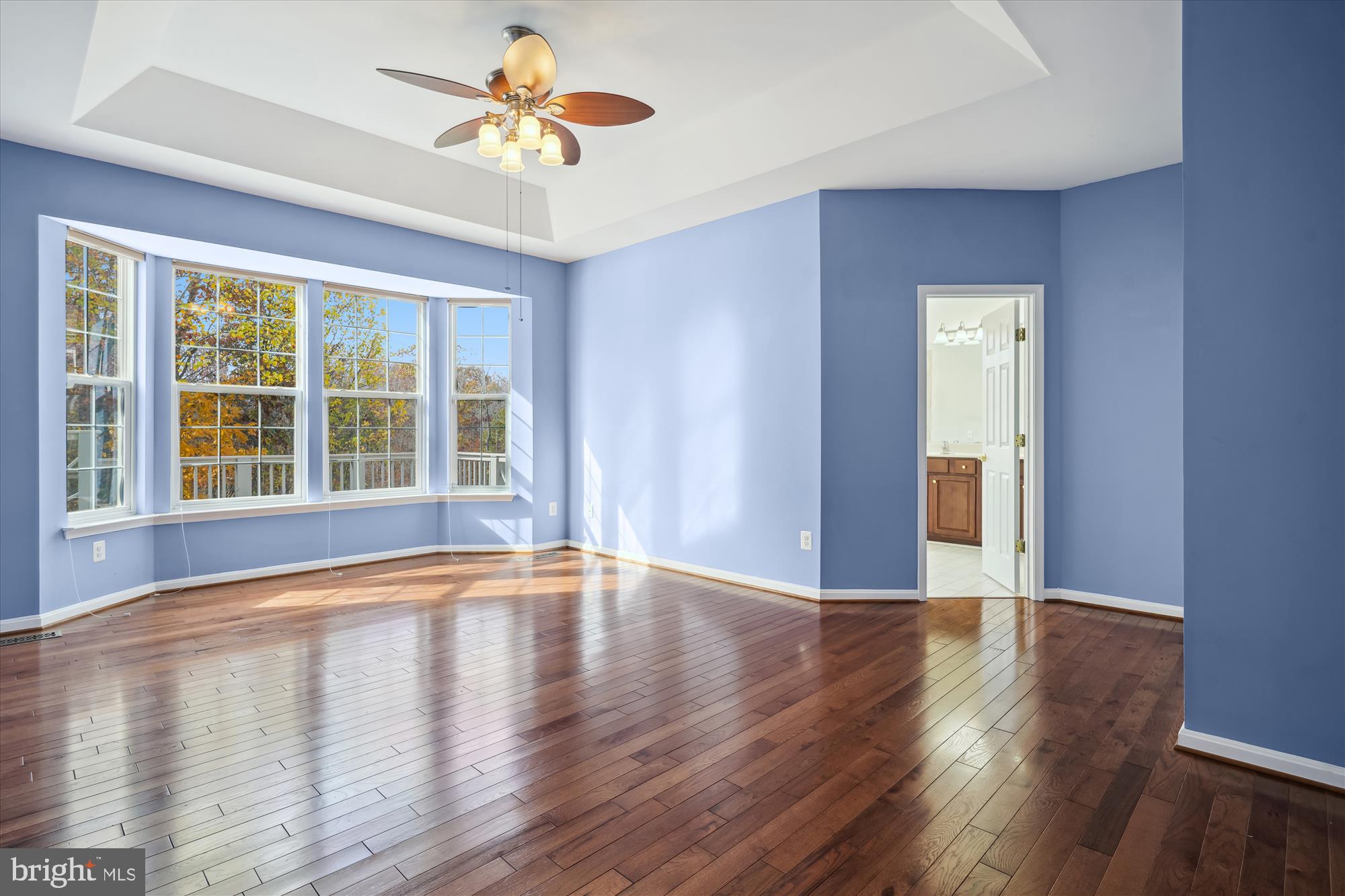 FOUR SEASONS - Residential