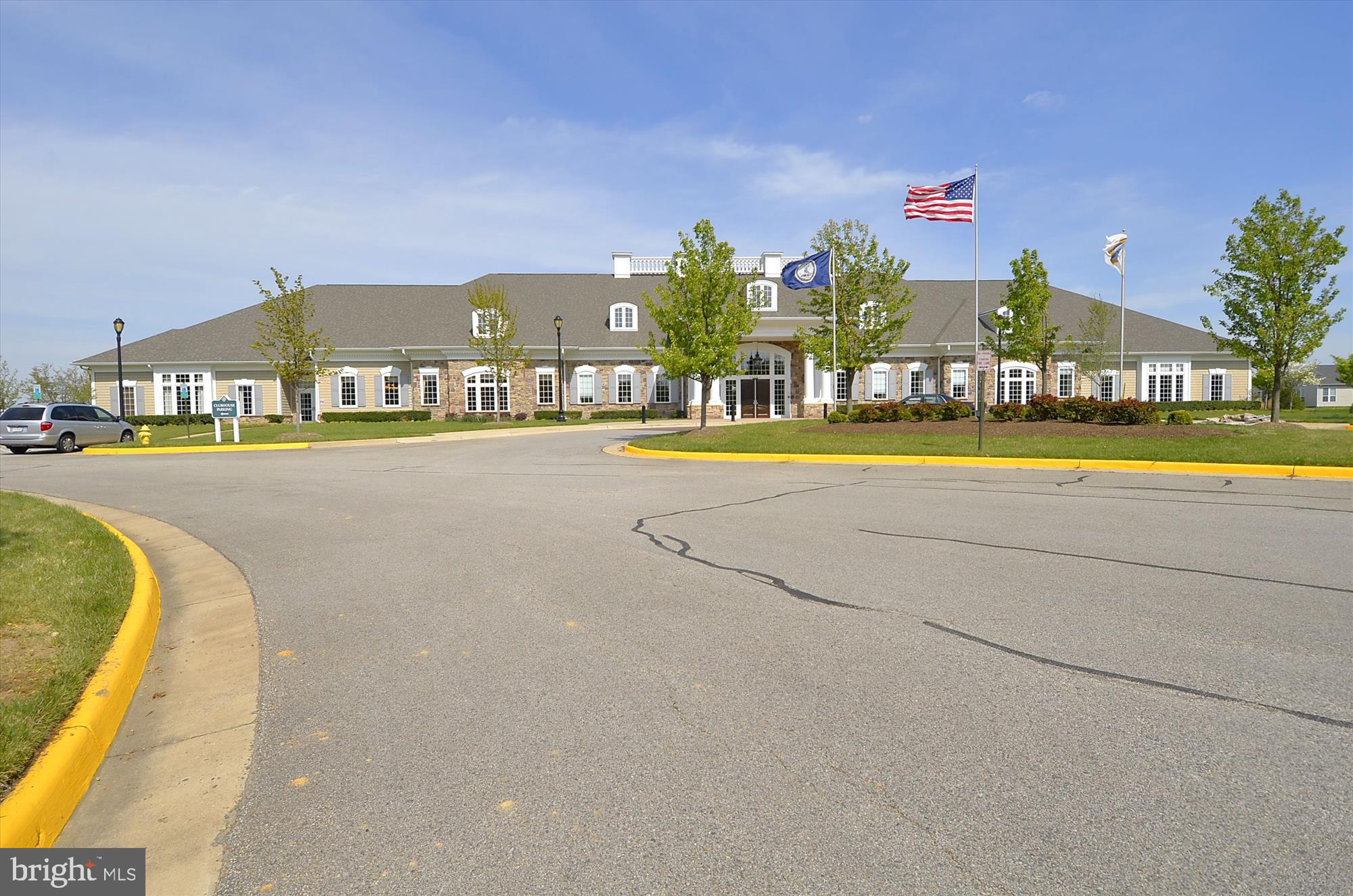 FOUR SEASONS - Residential