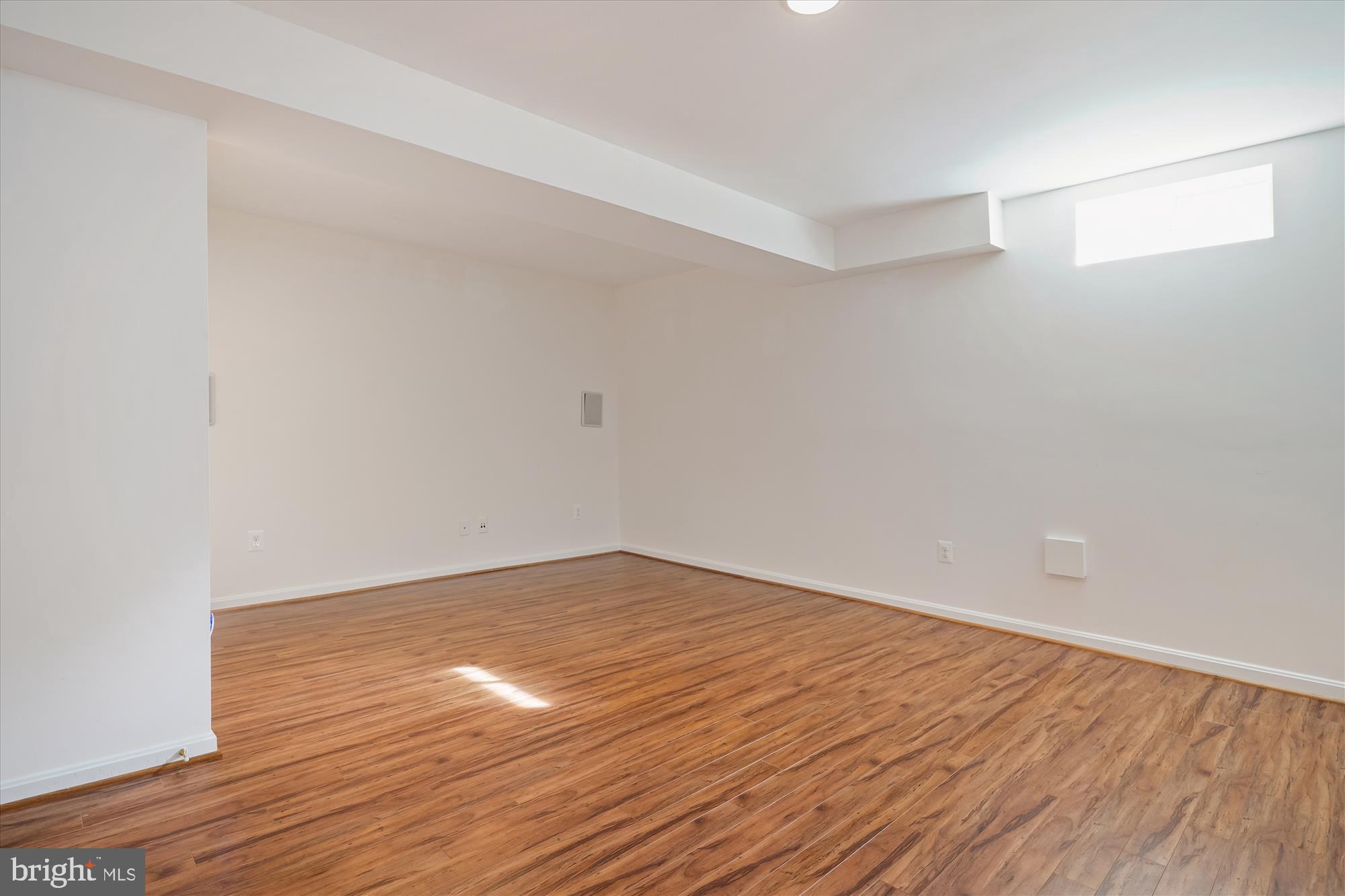 FOUR SEASONS - Residential