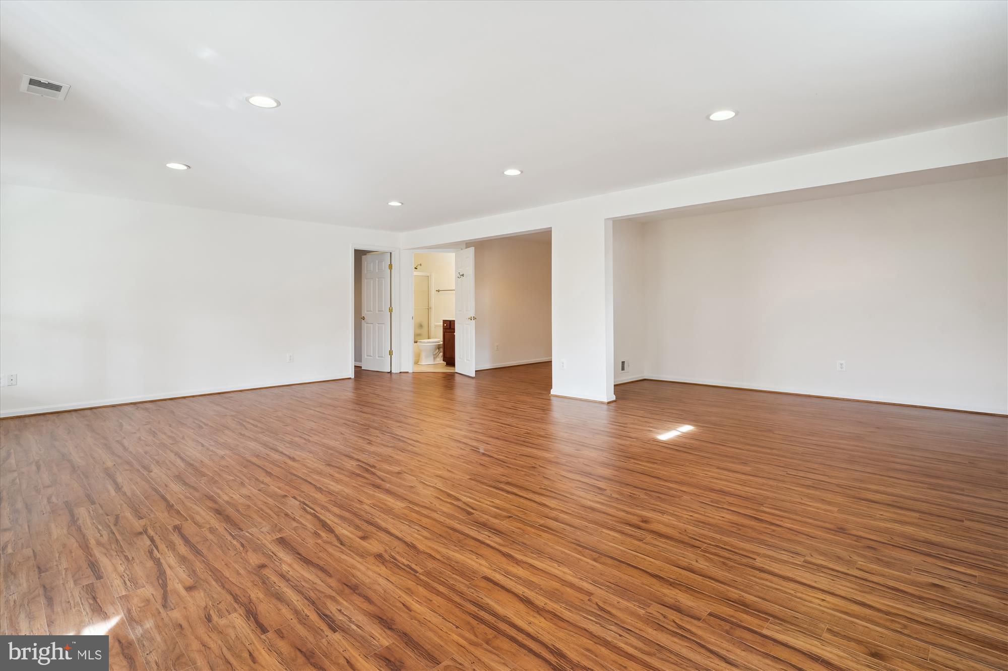 FOUR SEASONS - Residential