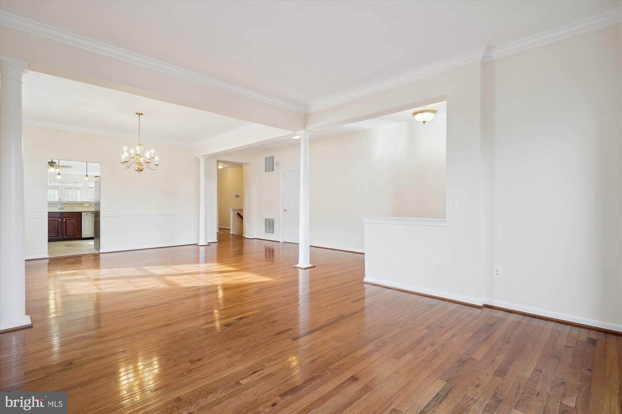 FOUR SEASONS - Residential