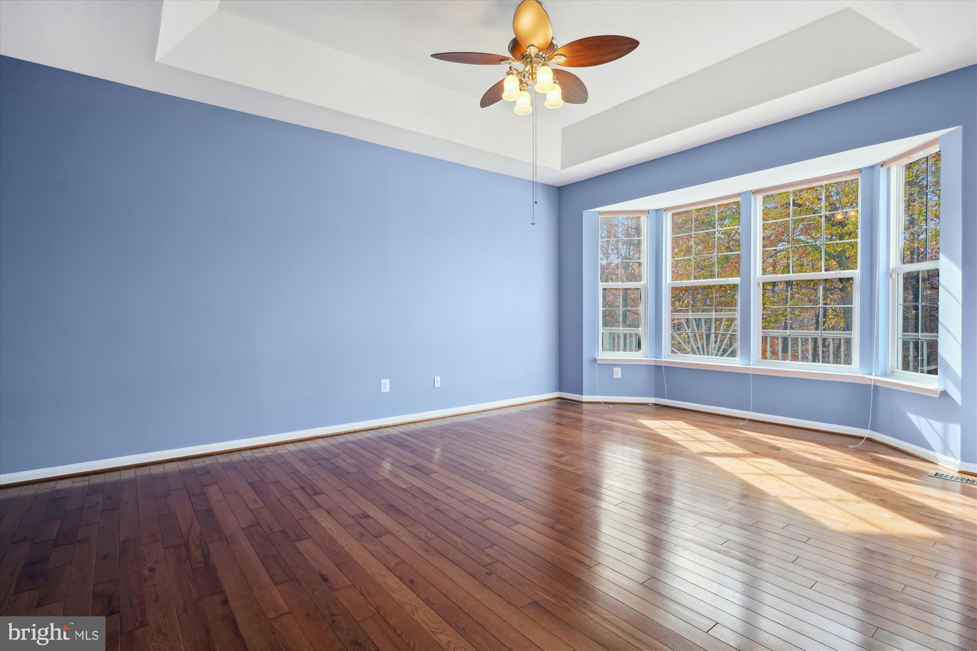 FOUR SEASONS - Residential