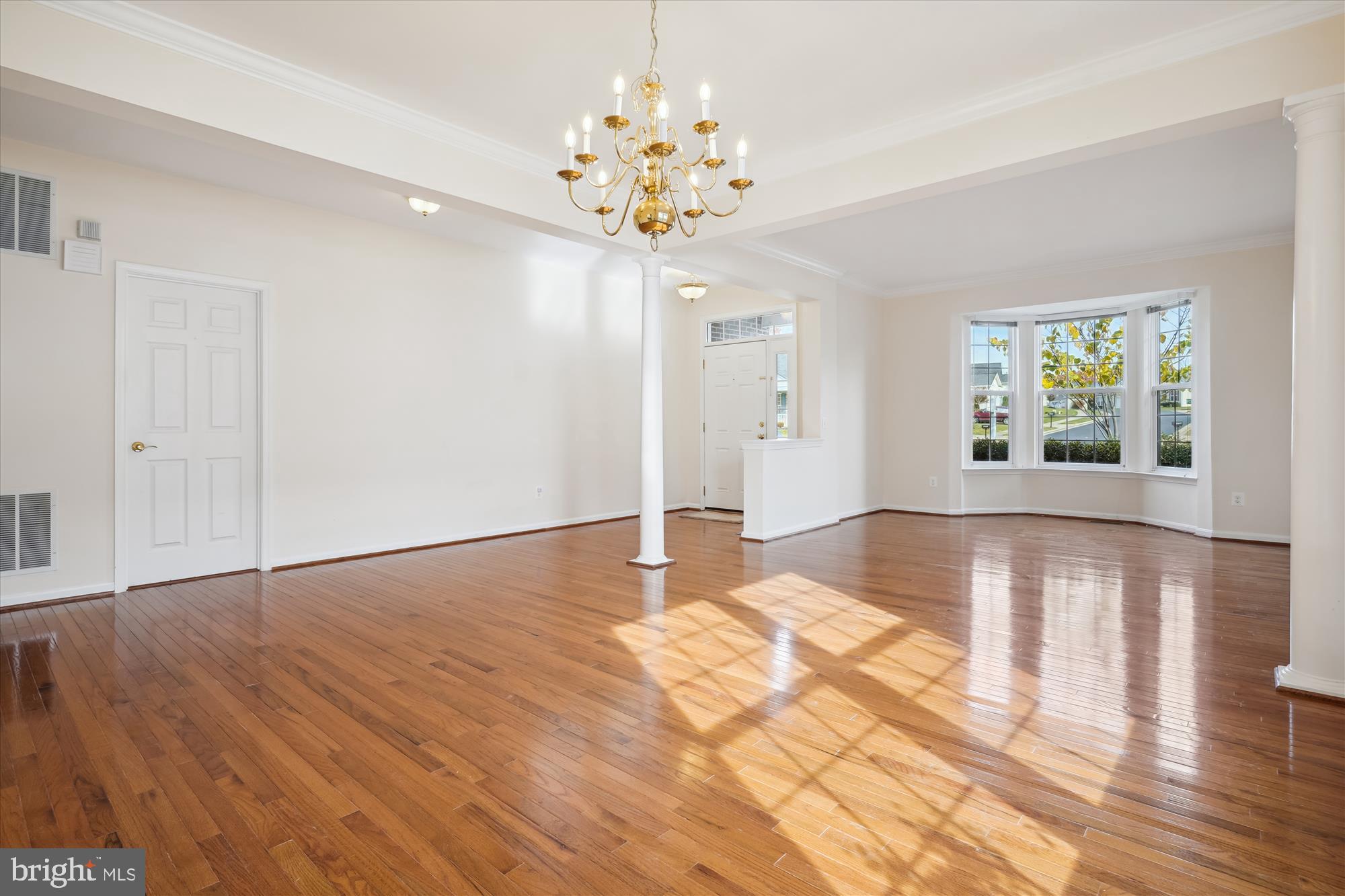 FOUR SEASONS - Residential