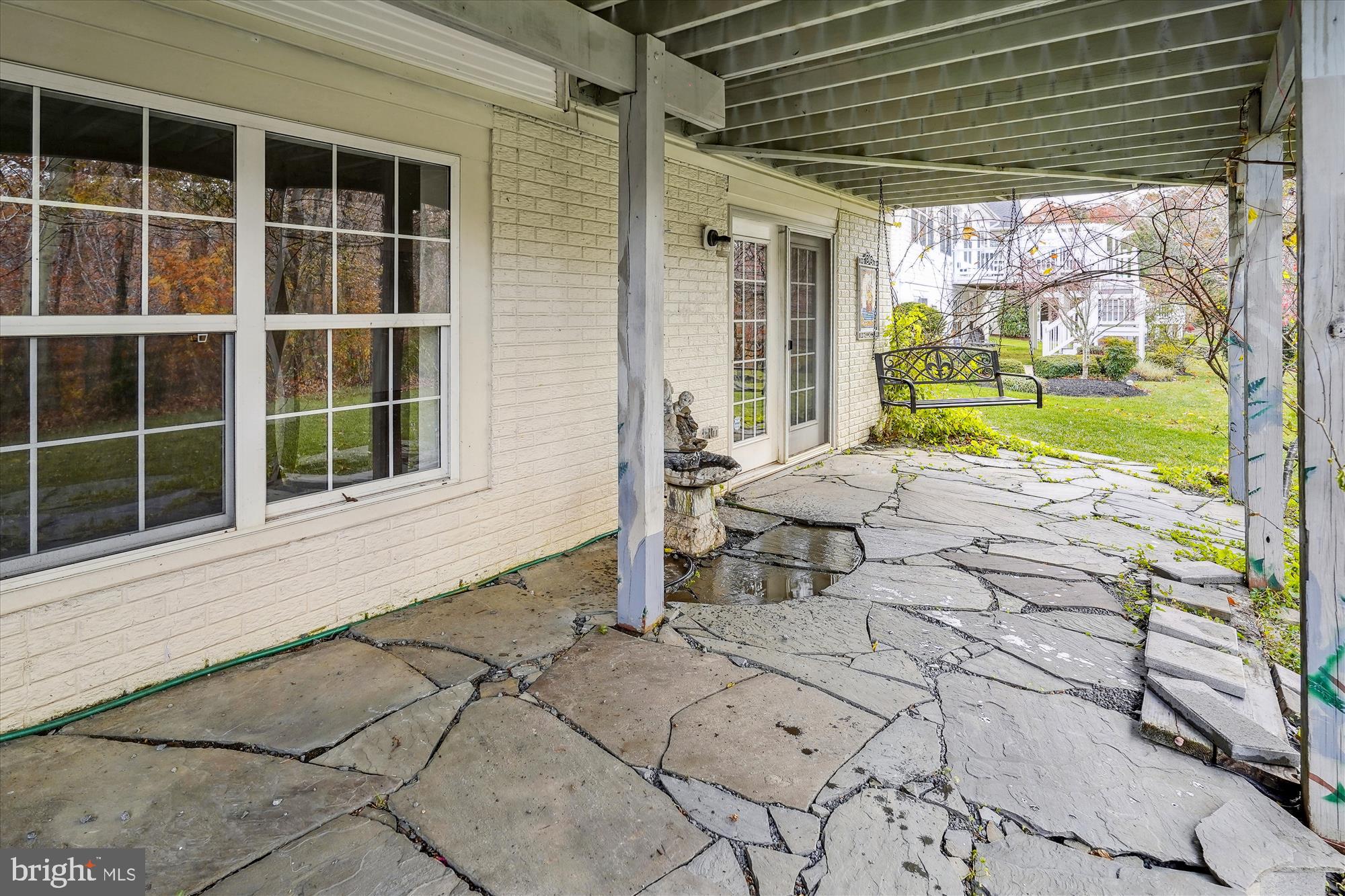 FOUR SEASONS - Residential