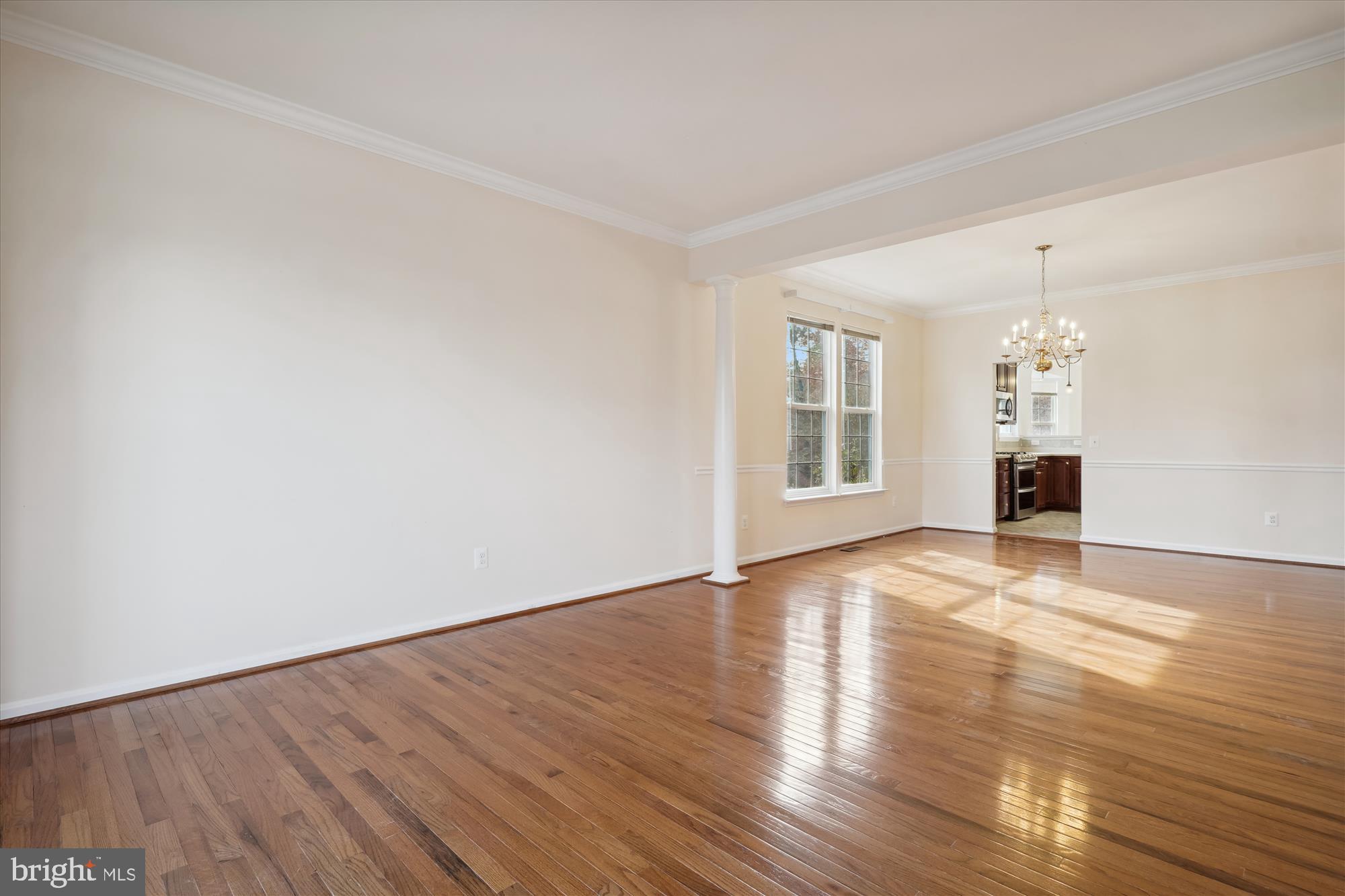 FOUR SEASONS - Residential