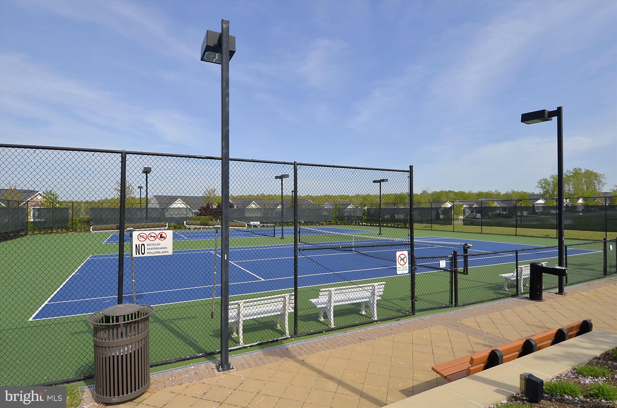 FOUR SEASONS - Residential