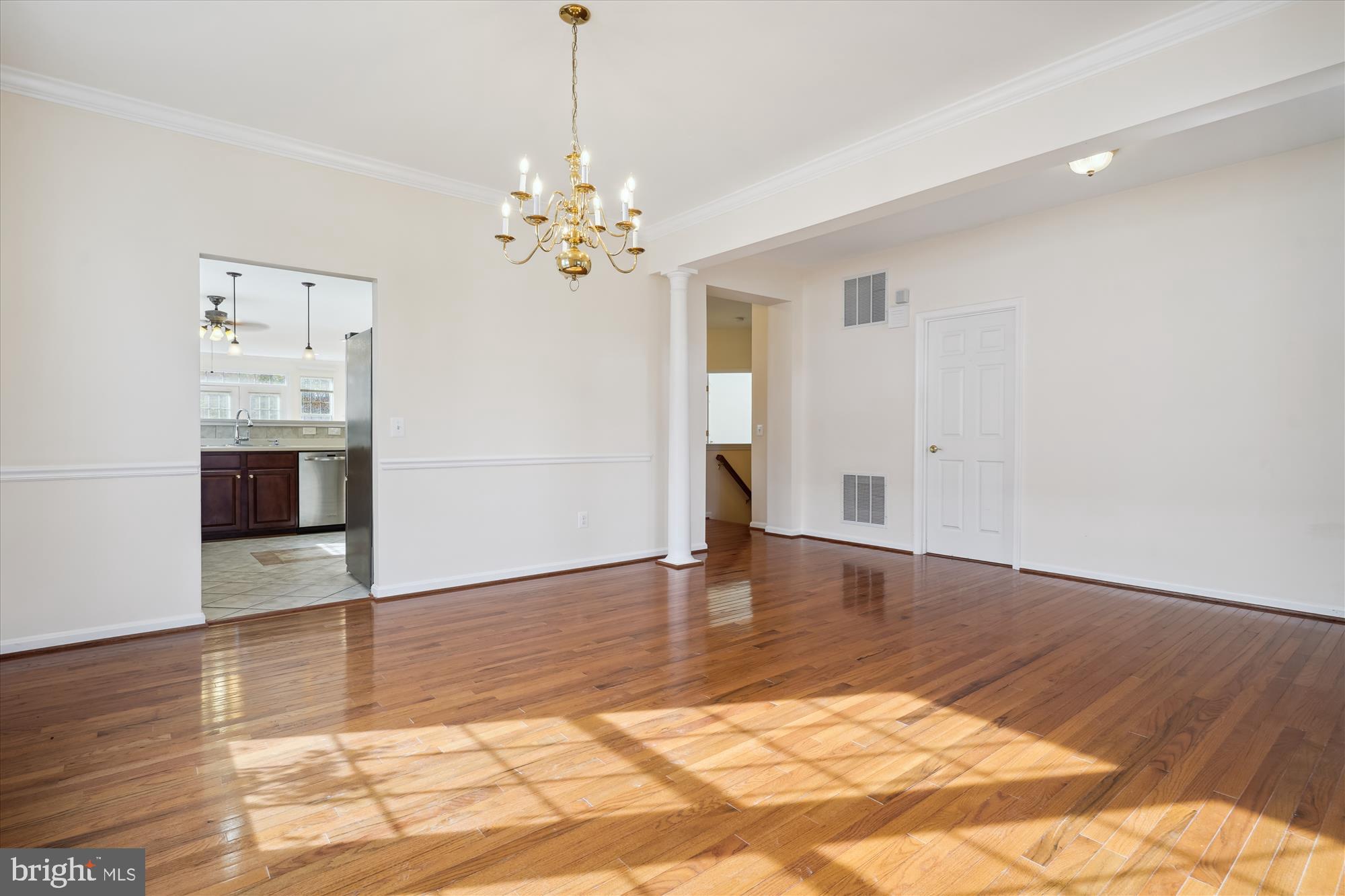 FOUR SEASONS - Residential