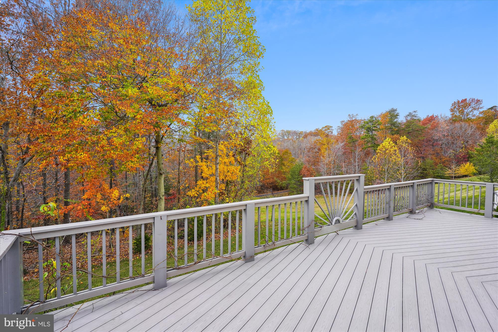 FOUR SEASONS - Residential