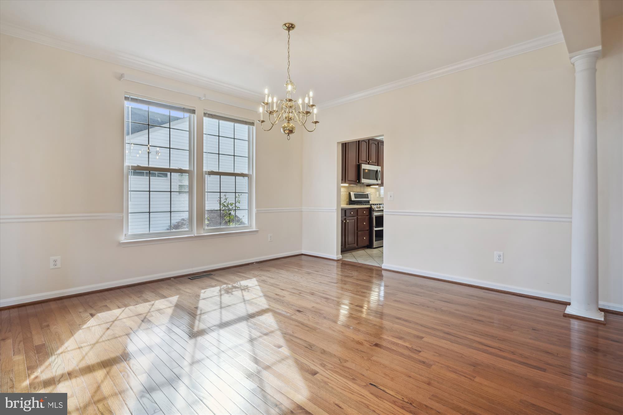 FOUR SEASONS - Residential