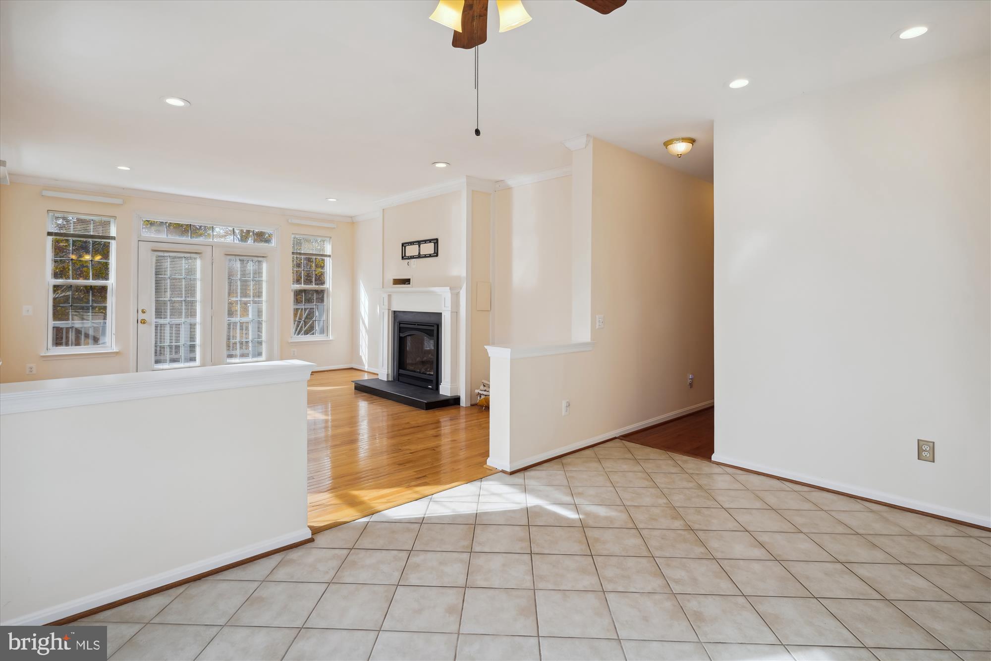 FOUR SEASONS - Residential