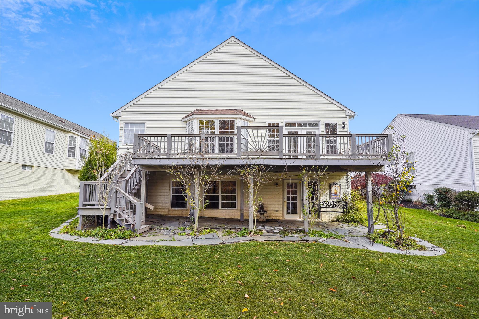 FOUR SEASONS - Residential