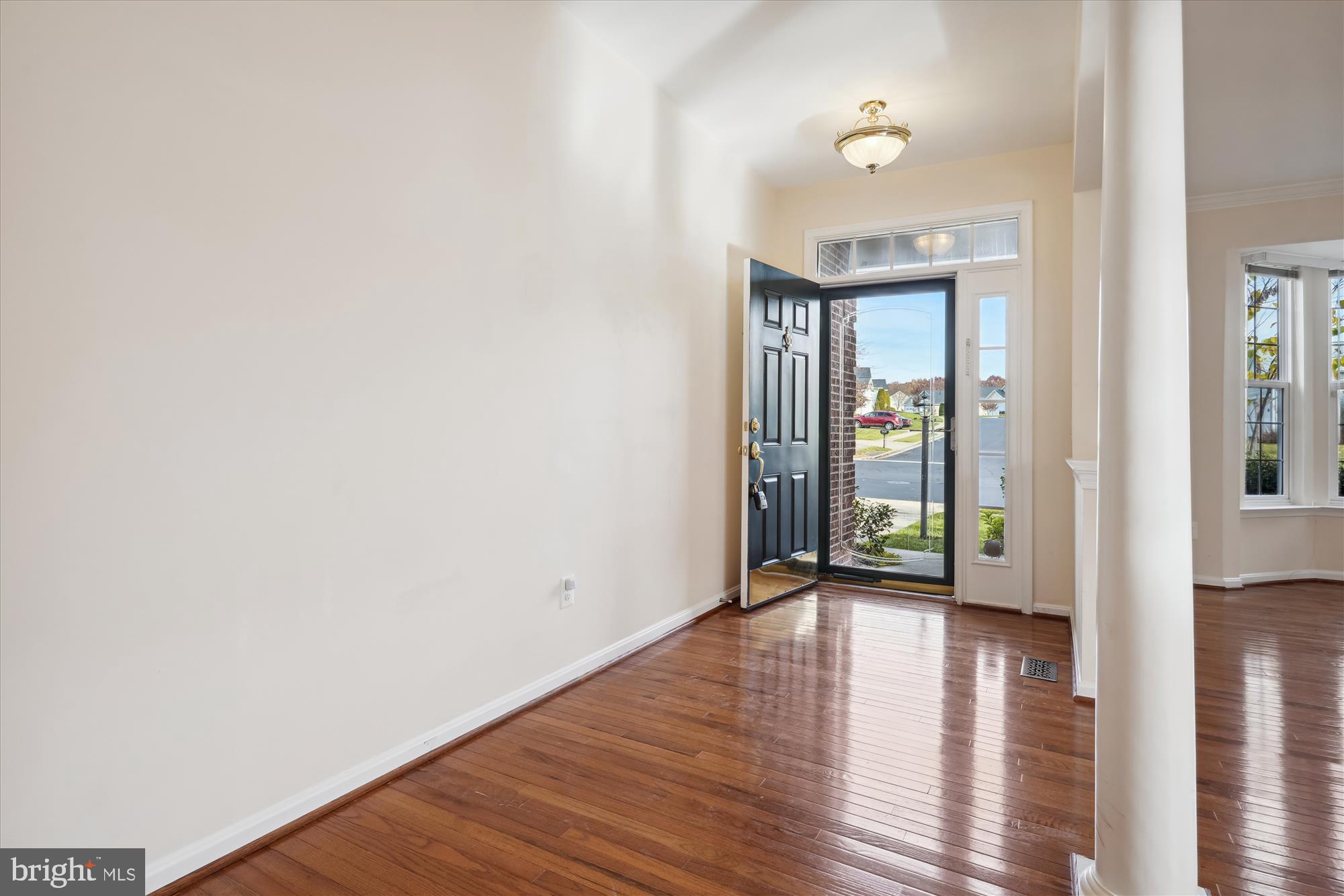 FOUR SEASONS - Residential