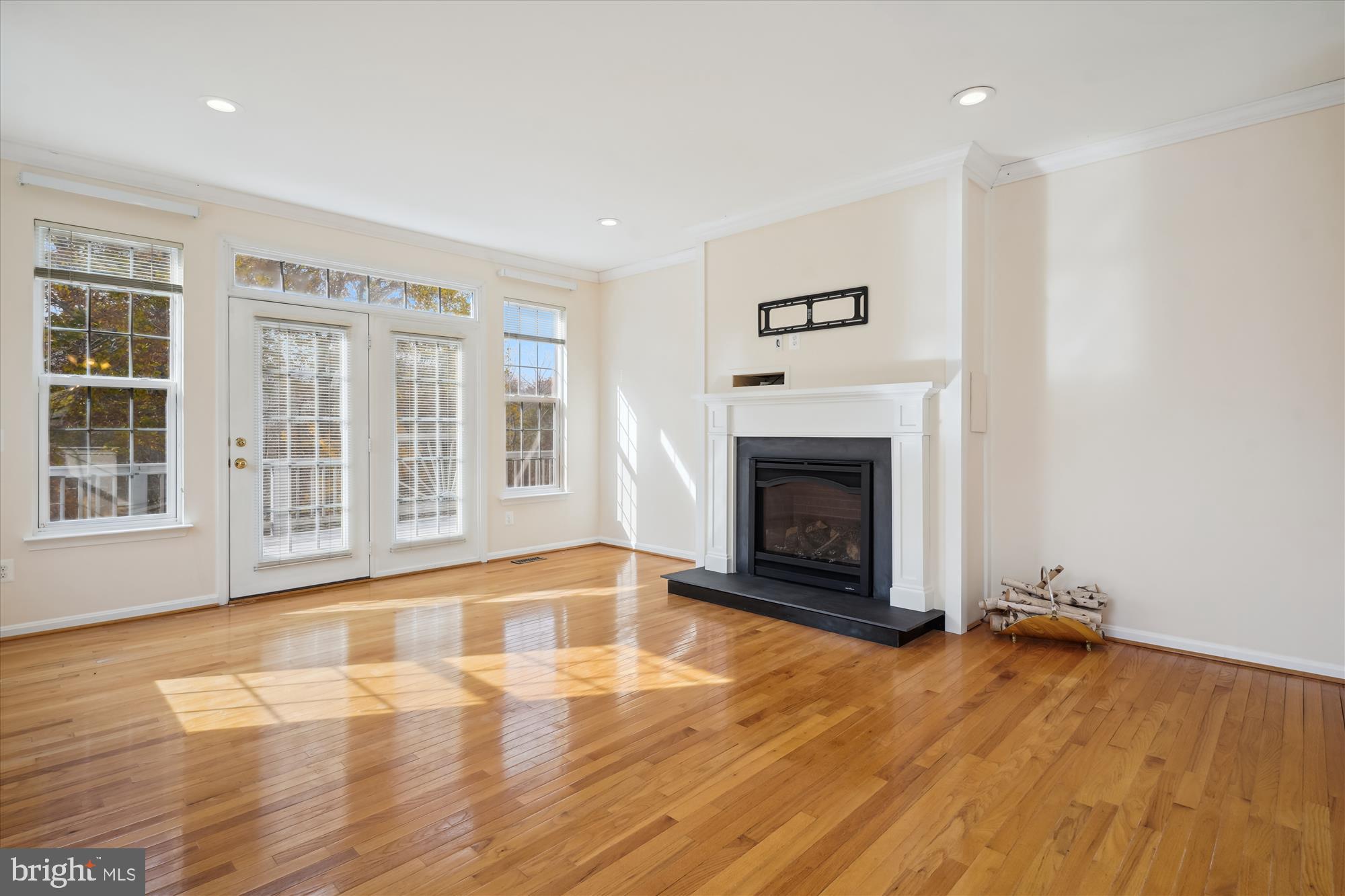 FOUR SEASONS - Residential